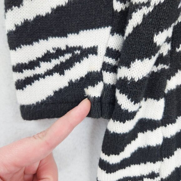 Chicos Sweater Womens 0 Black White 4 Zebra Print Cardigan Knit Casual Classic - Picture 12 of 12